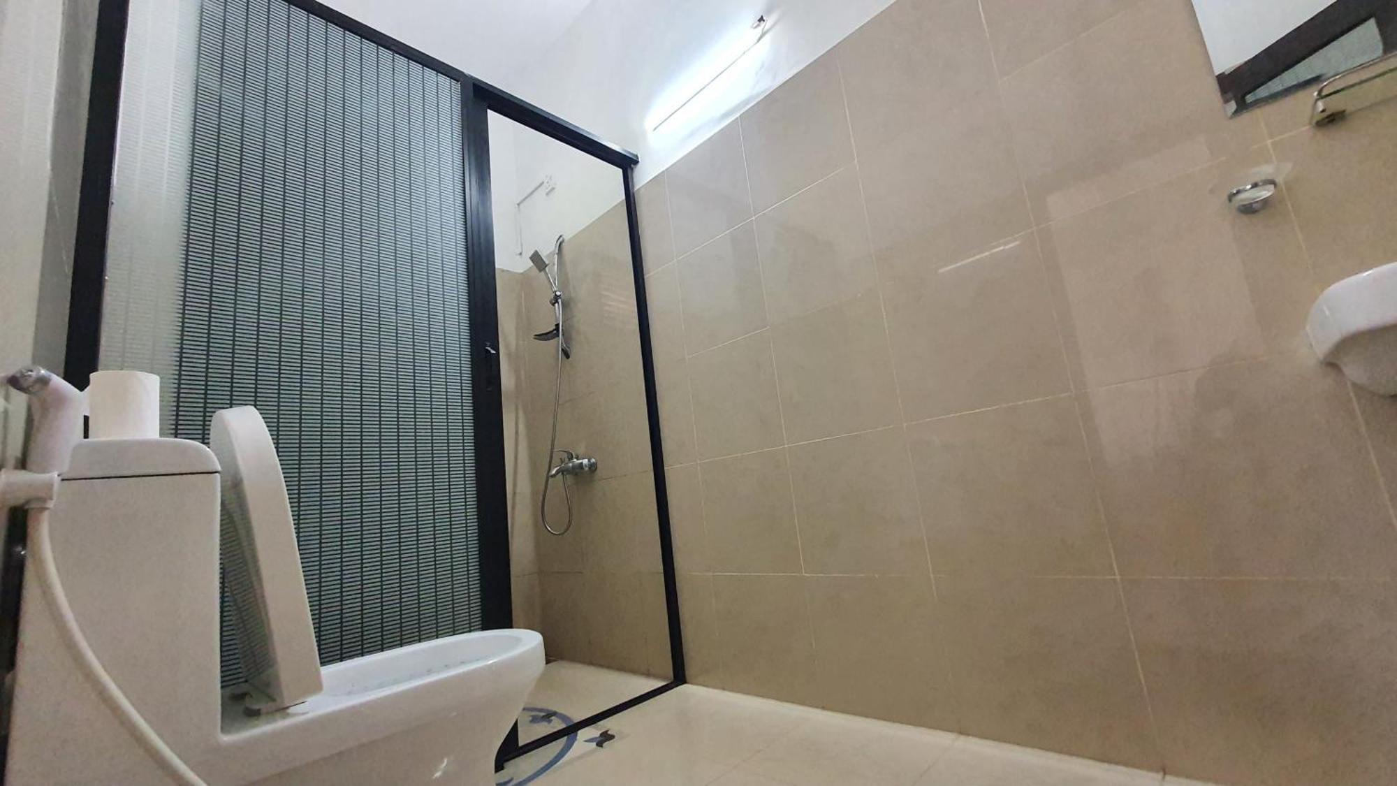 Emerald Mirror Guest Ella Luaran gambar
