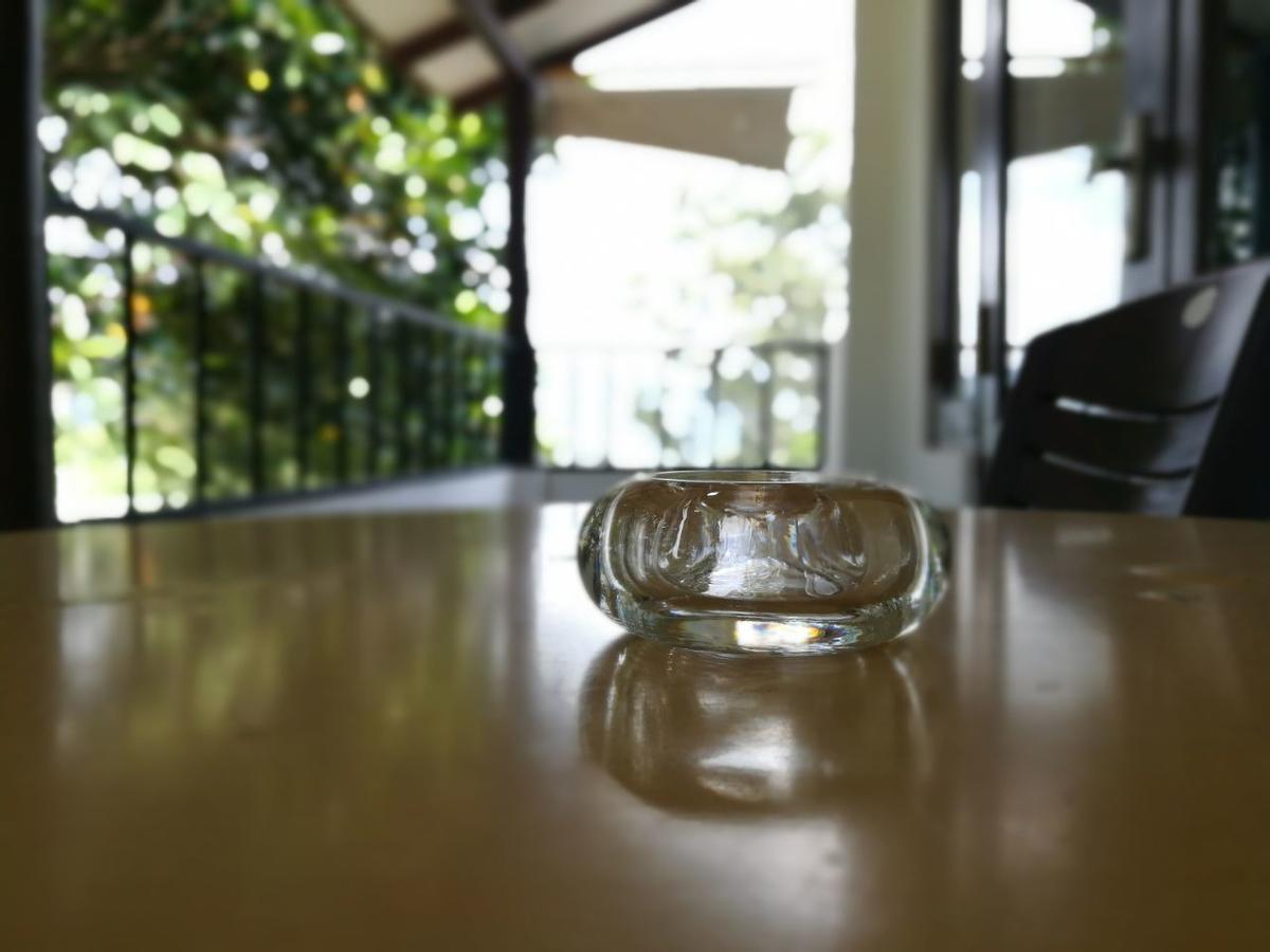 Emerald Mirror Guest Ella Luaran gambar